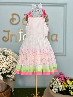 Vestido Infantil Branco Barrado Neon e Alça Laço Rosa Mon Sucré 184