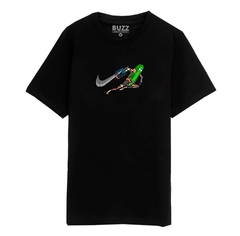 Camiseta Buzz - Pickle rick malvadão - comprar online