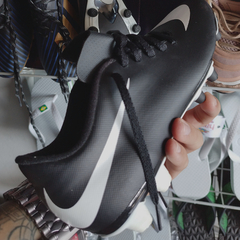 Bota de fútbol Nike Bravata - Blanco y negro