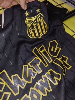 Imagen de Camisa Santos Charlie Brown JR. - Edición limitada negra