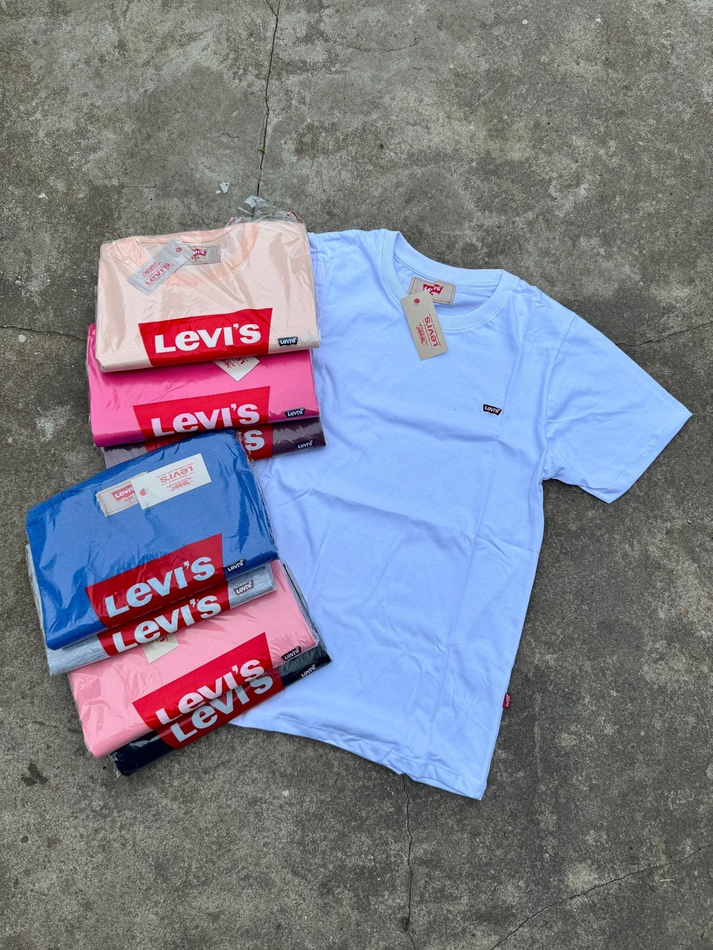 Remeras Levis bordada logo chico - Luxuryyimportados