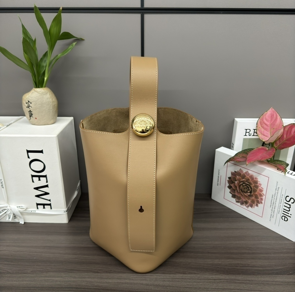 Eleve Seu Estilo com a Bolsa LOEWE Bucket Qualidade Italiana