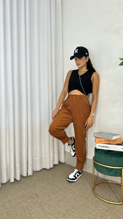 Calça Jogger Cargo Caramelo na internet