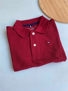 POLO TOMMY HILFIGER BASICA VERMELHO ESCURO INFANTIL