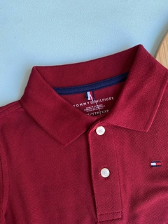 POLO TOMMY HILFIGER BASICA VERMELHO ESCURO INFANTIL na internet