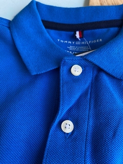 POLO TOMMY HILFIGER BASICA AZUL INFANTIL na internet