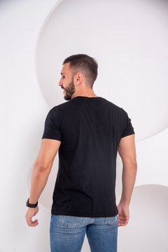 T-Shirt Basics Preta - comprar online