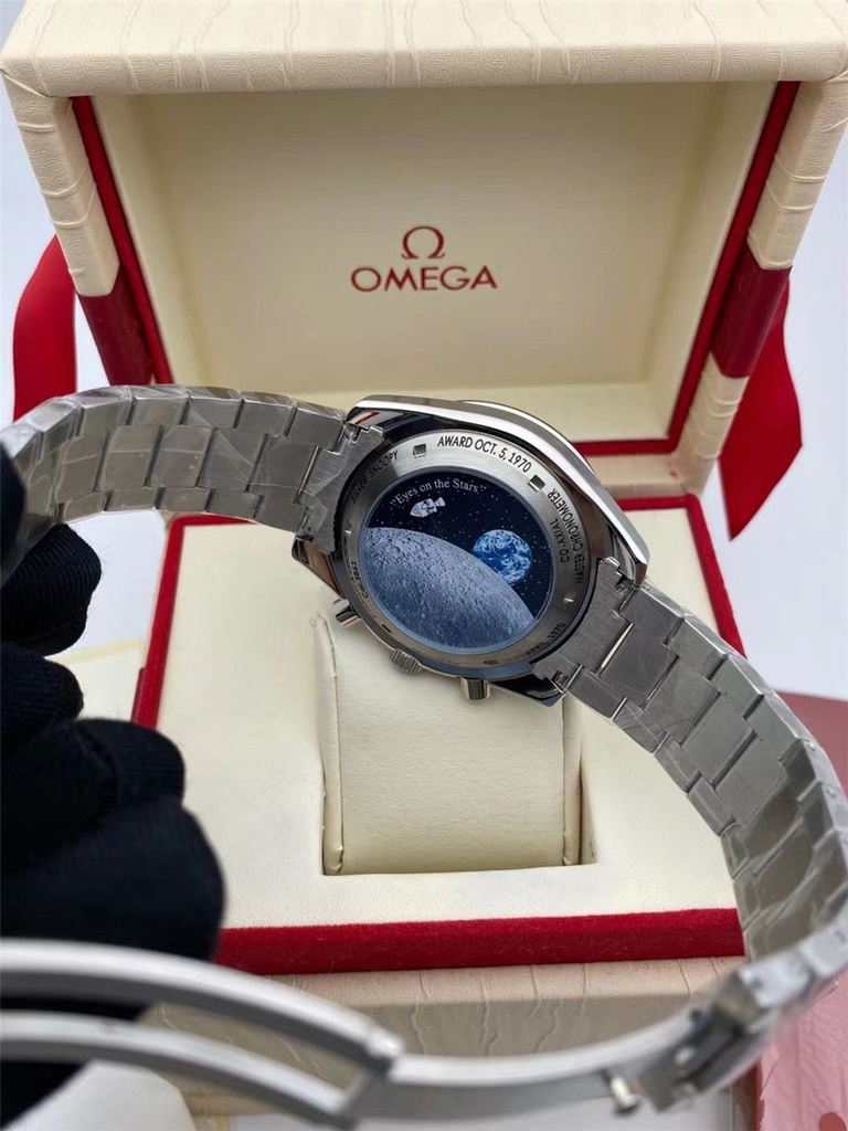 OMEGA Speedmaster Silver Snoopy Award 50th Anniversary