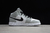 Air Jordan 1 Mid en internet