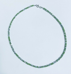 Chocker de cascalho verde e prata