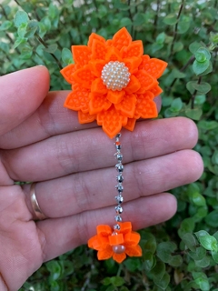 Enfeite de Chimarrão de Biscuit Flor com Corrente