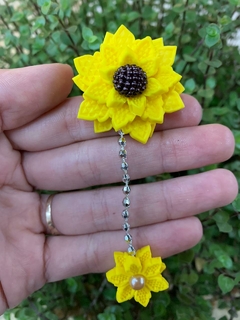 Enfeite de Chimarrão de Biscuit Flor com Corrente na internet