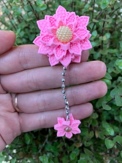 Imagem do Enfeite de Chimarrão de Biscuit Flor com Corrente