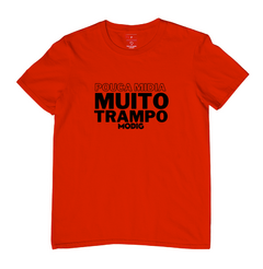 Camiseta Pouca Mídia Muito Trampo - comprar online