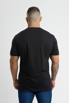 Camiseta Black Shield na internet