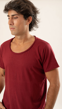 Remera Escotada Bordo - comprar online