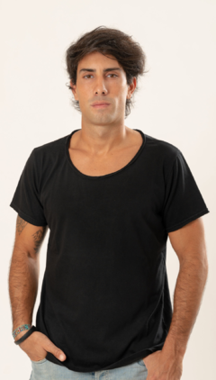 Remera Escotada Negra - comprar online