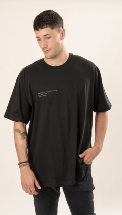 Remera Oversize Latitud Negra