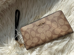 Cartera Coach