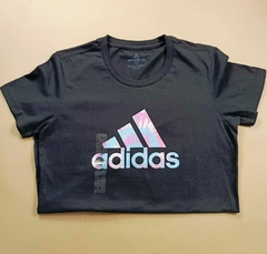 Blusa negra y logo multicolor Adidas