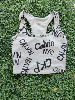 Top medio gris con letras negras Calvin Klein