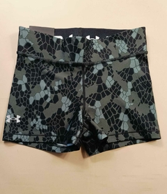 Short negro con estampado under