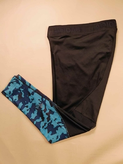 Leggin negro con estampado azul adidas