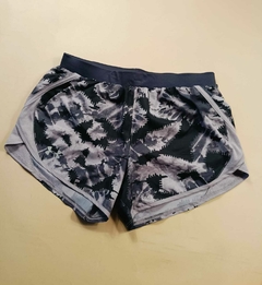 Short gris con estampado under