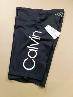 Short negro con letras blancas Calvin Klein