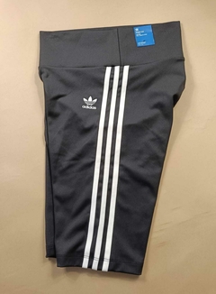 Short negro con lineas blancas adidas