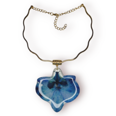 Choker dourada orquídea azul