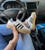 Adidas Samba na internet