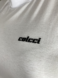 T-SHIRT FEMININA INSPIRAÇÃO COLCCI na internet