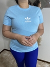 T-SHIRT FEMININA INSPIRAÇÃO ADIDAS AZUL BB