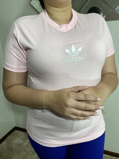 T-SHIRT FEMININA INSPIRAÇÃO ADIDAS