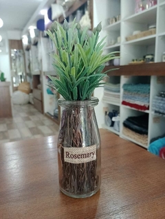 Florero de vidrio rosemary con plantita