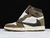 Travis Scott X Air Jordan 1 High "Dark Mocha" na internet