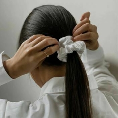 SCRUNCHIE DE SATIN INDIVIDUAL