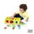 Criança brincando com uma caixa amarela com buracos em formatos geométricos e varias peças coloridas
