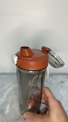 SHAKER SPORT BOTTLE en internet