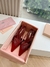 Miu Miu slingback em couro envernizado com fivelas - "vermelho" - Foryou Store Co