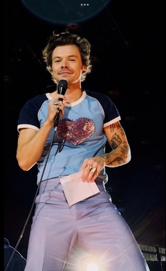 Playera Harry Styles Love On Tour outfit azul, corazón rosa  - comprar en línea