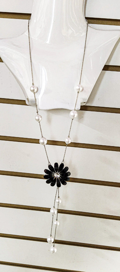 Collar Largo Flor Negra