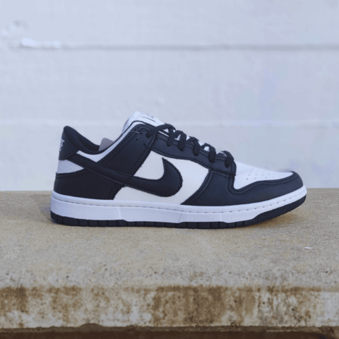 Nike sb white and hot sale black