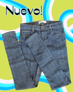 Jeans rayados entubados