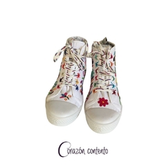 TENIS DE BOTÍN COLOR BLANCO NUMERO 24