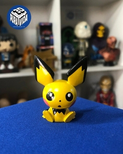 pichu sentado