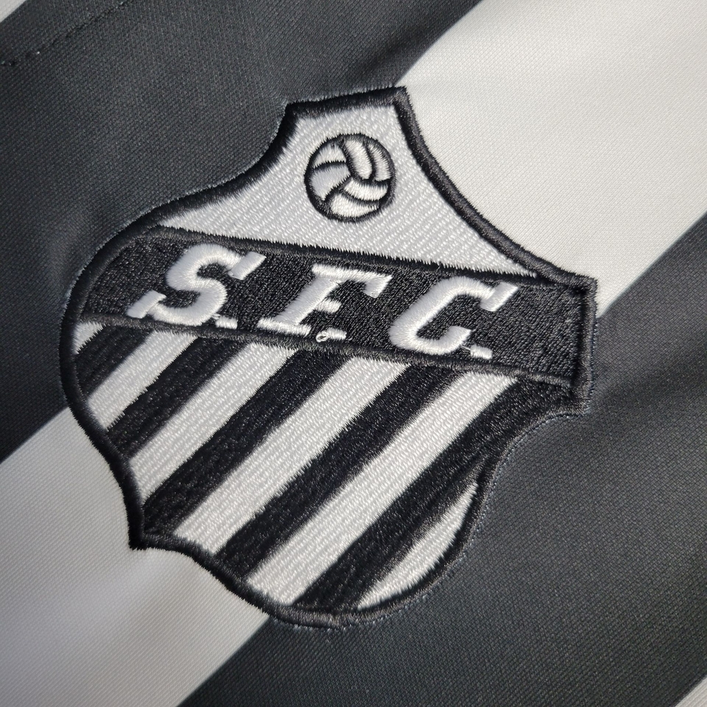 Santos FC e Umbro lançam camisa retrô em homenagem a jogo contra o