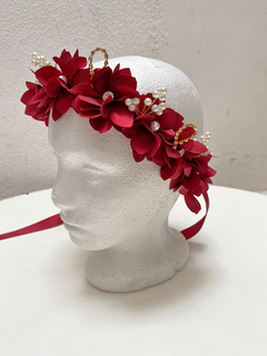 Corona de flores con perlas en internet