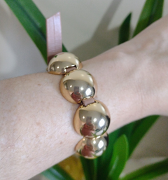 Pulseira em couro com meias esferas - comprar online